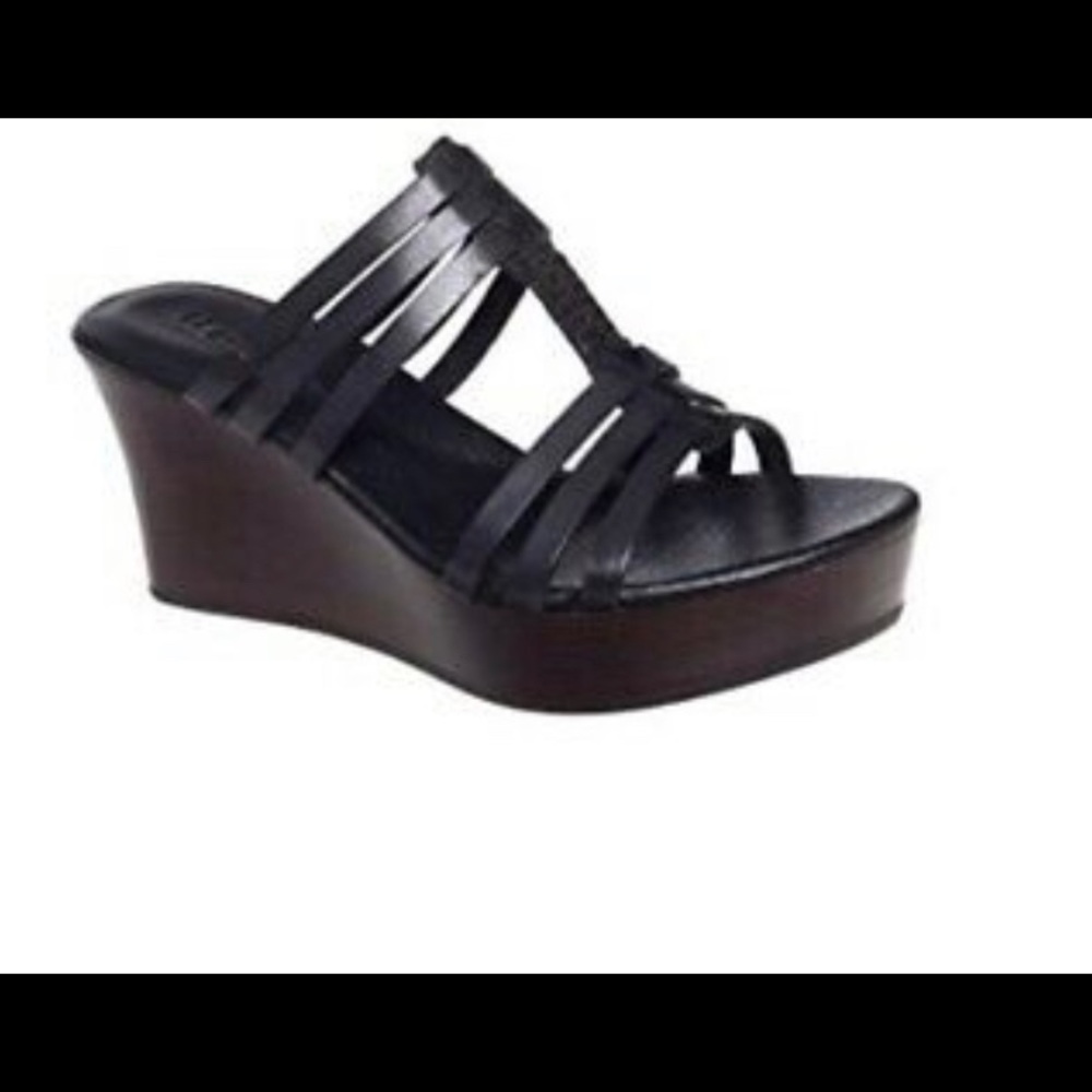 UGG Mattie heel black leather size 8 never worn